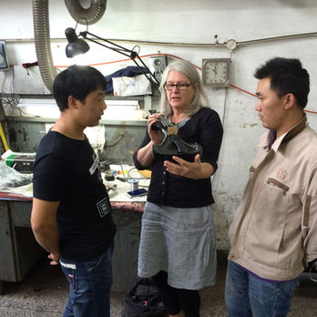 Ceris demonstrating bridge violin in China