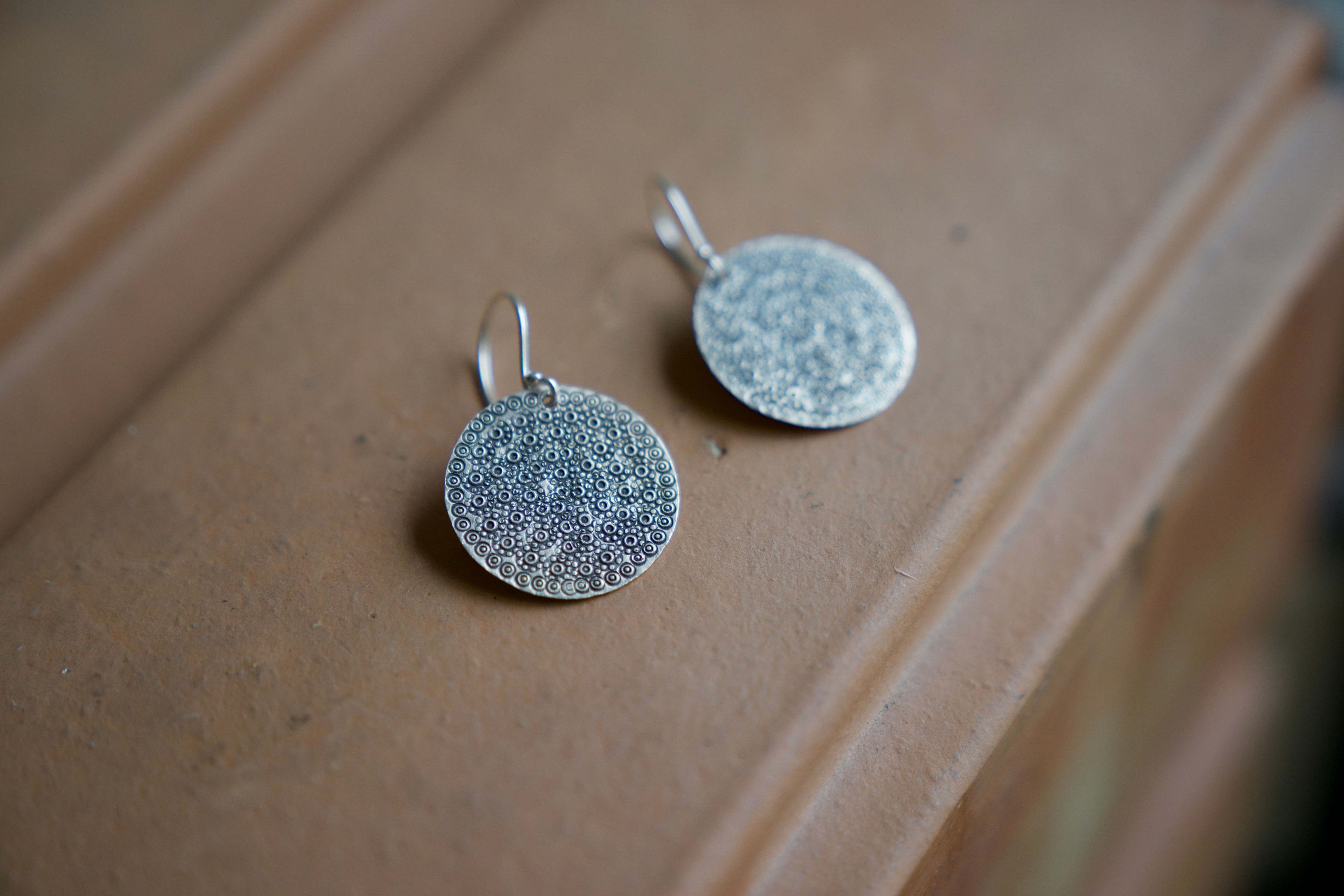 Silberohrhänger | gehämmert (gross)