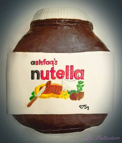 #handpainted #nonfondant #ganache coated #giant #chocolatecake for a #nutella addict__#GoodnessInSwe