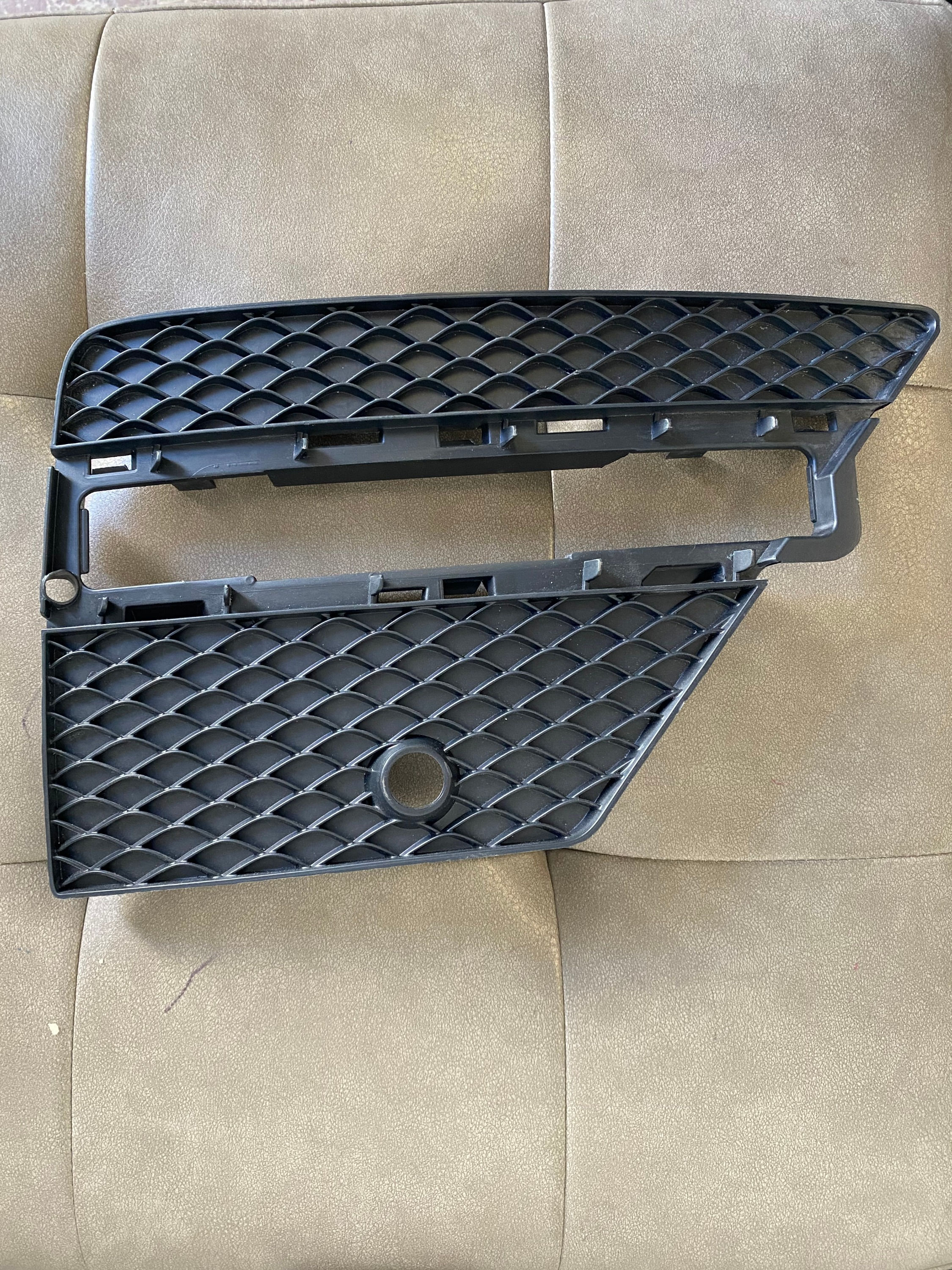 Genuine Mercedes-Benz MI W166 AMG Front Bumper Right Lower Grill