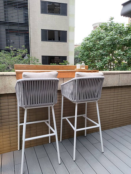 "露臺保留觀景視野，植栽與家具配置提升空間使用性與美感｜院子園藝作品