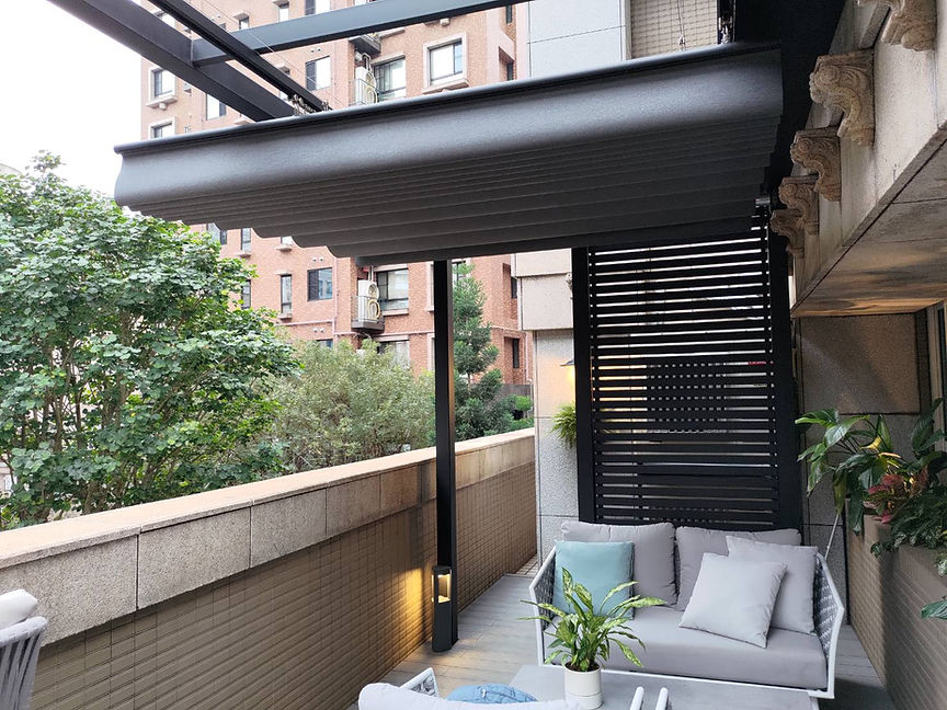 "露臺保留觀景視野，植栽與家具配置提升空間使用性與美感｜院子園藝作品