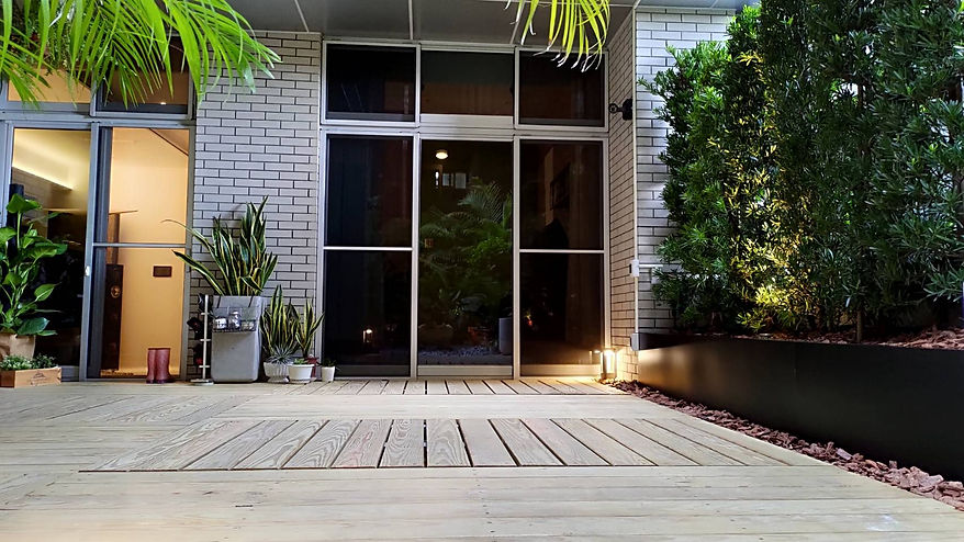 庭院設計結合清晰動線與休憩區劃分，呈現自然與秩序兼具的景觀空間｜院子園藝作品