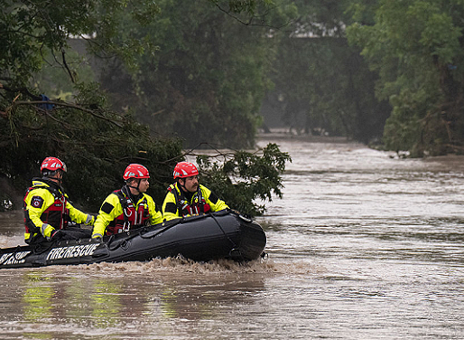 فيضانات تكساس: 24 قتيلاً و20 فتاة مفقودة من مخيم صيفي