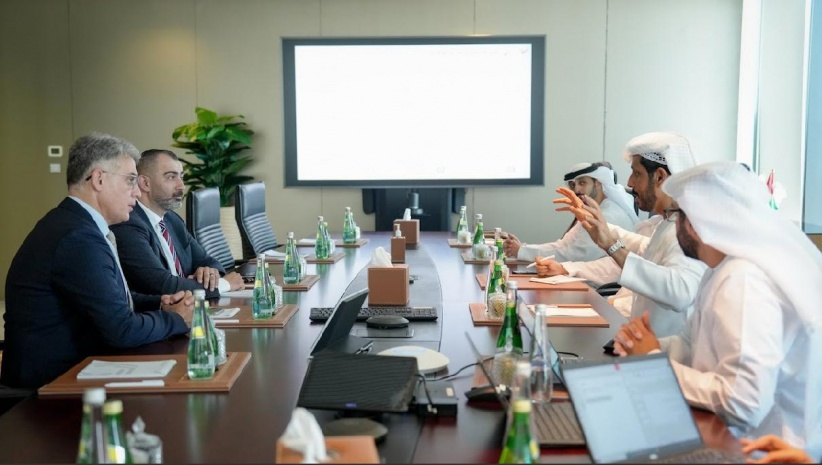 شنار يبحث التعاون المالي مع مسؤولي الإمارات