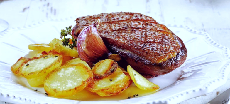 Magret de canard pommes de terre sarladaises