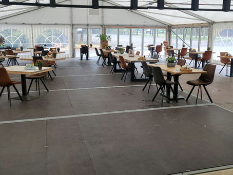 ons gezellige overdekte terras staat er klaar voor!