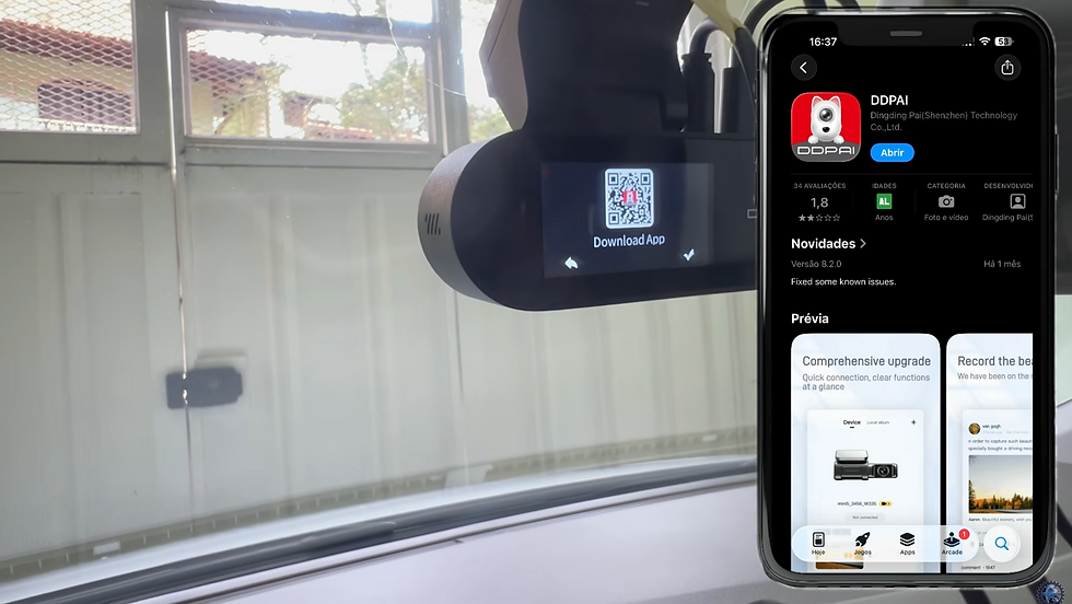 Tela de câmera automotiva com QR code e texto Download App; ao lado, iPhone no App Store mostrando o app DDPAI para a Câmera Veicular DDPAI N2 Dual.