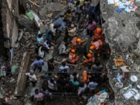 Índia: Desabamento de prédio