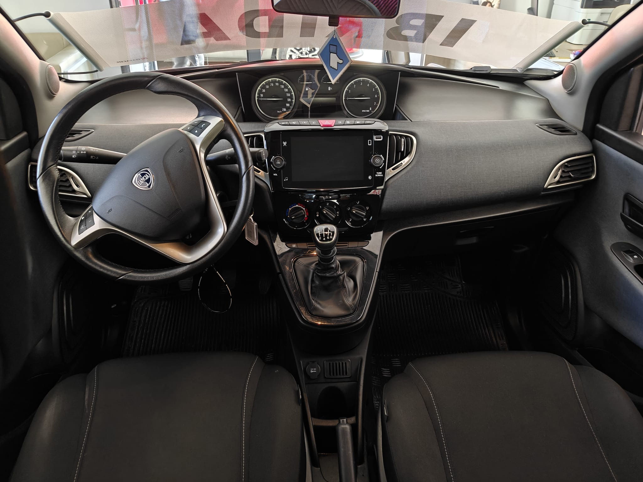 Lancia Y Nera