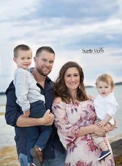 family of 4 beach picture