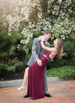boyfriend dipping his girlfriend for a picture