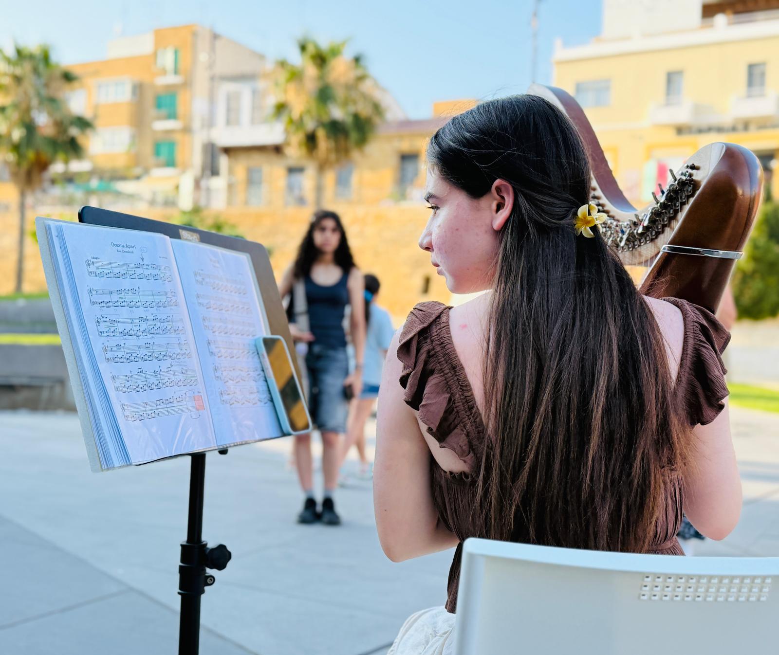 Angelina performing on the harp, photo 1