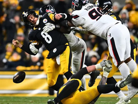 Aaron Rodgers reacts on the sideline as the Steelers fall to the Texans in the AFC wild-card game