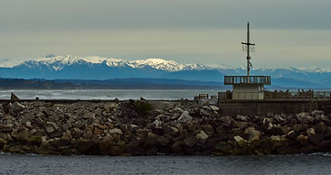views to the mountains from cobden breakwater greymouth nz