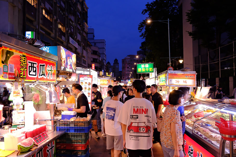 夏季高溫、晴雨不定,相較無冷氣的夜市,民眾更偏好百貨商場。圖源:TVBS GOOD