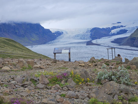 Magnifique vue sur le glacier Skaftafellsjökull depuis le point de vue Sjonarnipa en Islande