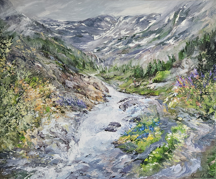 Toile montrant un randonneur s'arrêtant près d'un torrent pour écouter la musique de l'eau dans un décor plus grand que nature.