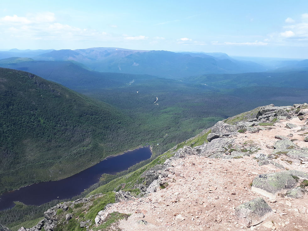Vue sur le Lac aux Américains depuis le Mont Xalibu dans le Parc National de la Gaspésie au Québec