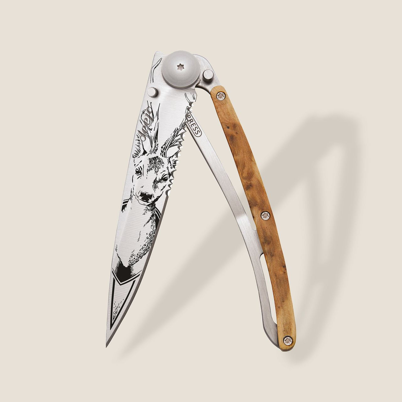 (Serrated) Deer/Juniper Wood: 37g Deejo Pocket Knife