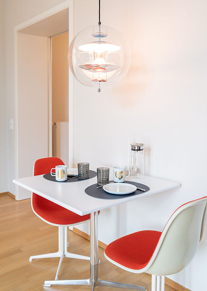 Esszimmer Eames Interior Design Mietwohnung Düsseldorf Wunderflats CALA Interior Einrichtungsberatung