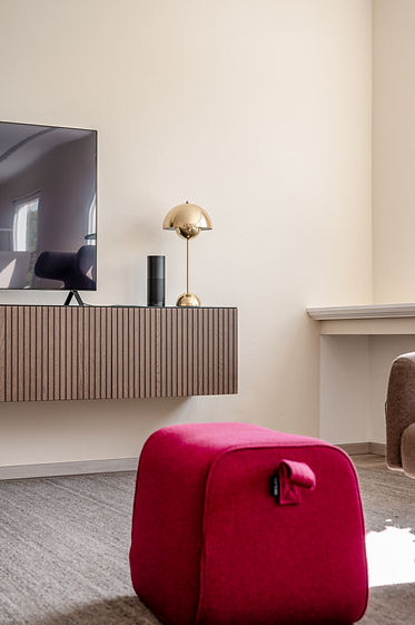 Maisonette apartment interior design Düsseldorf CALA Interior beige and pink furnishings