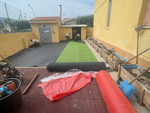 tappe installazione erba sintetica asilo Villa San Pietro