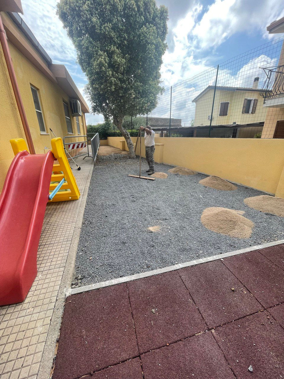 tappe installazione erba sintetica asilo Villa San Pietro