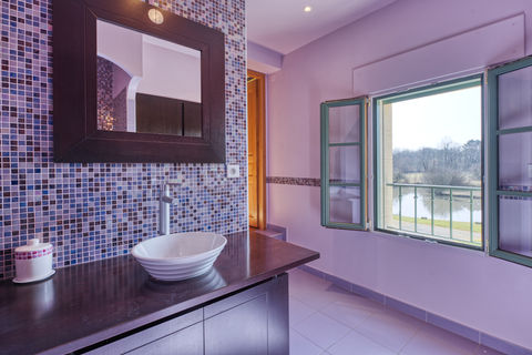 Private bathroom - Château La Poste