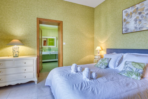 Large room for a couple - Château La Poste