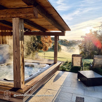 Überdachte Holzterrasse mit Sitzgruppe, Wohlfühloase am Trausdorfberg, Sankt Marein bei Graz