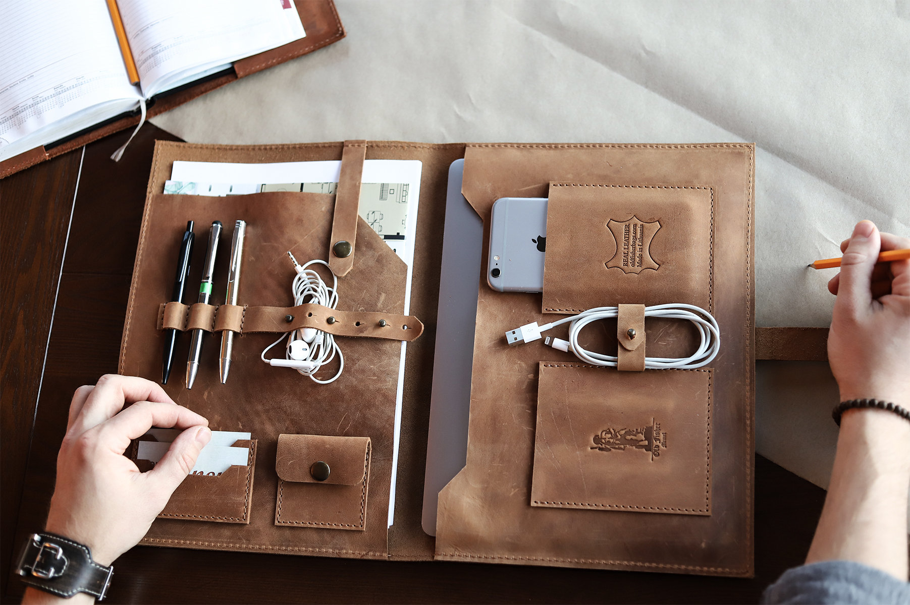 Impress Your Clients With The Premium Corporate Gifts In Malaysia
