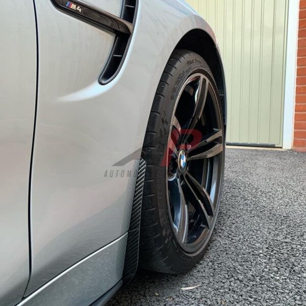 AP Carbon Arch Guards F8X - Accessoire essentiel pour les passionnés de tuning