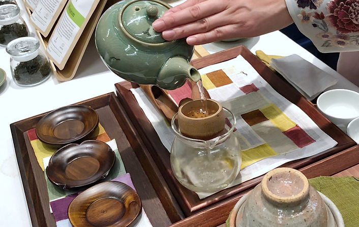 78502-torontoteafestival_soo_cha_pouring.jpg