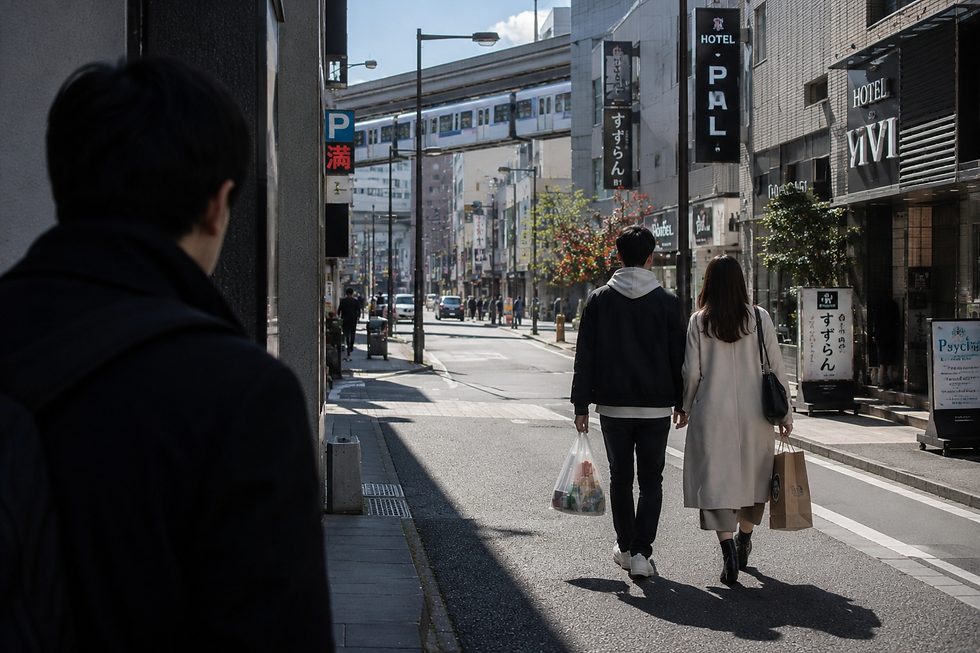 ラブホテルへ向かう男女のイメージ写真