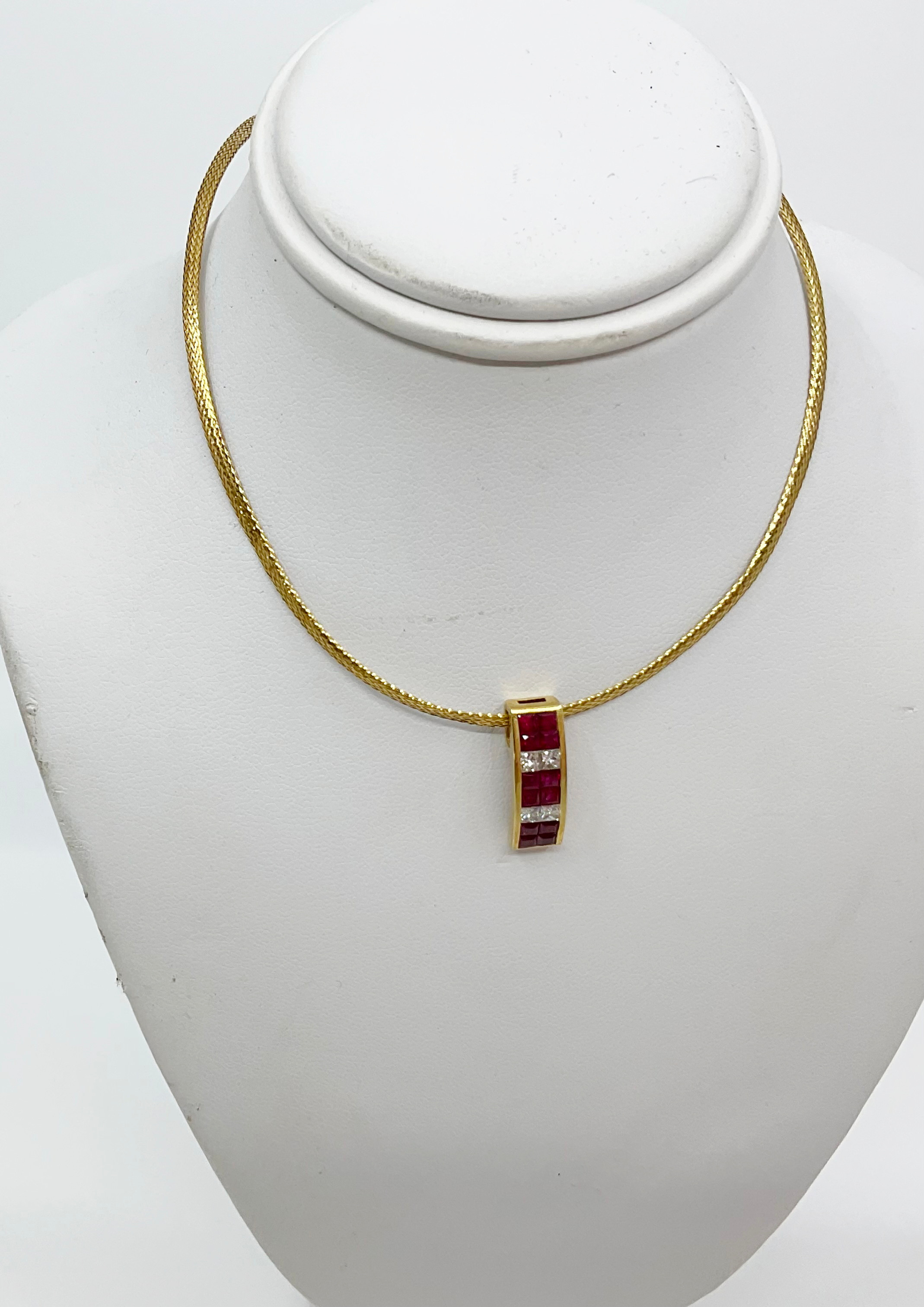 18CT YELLOW GOLD RUBGY & DIAMOND