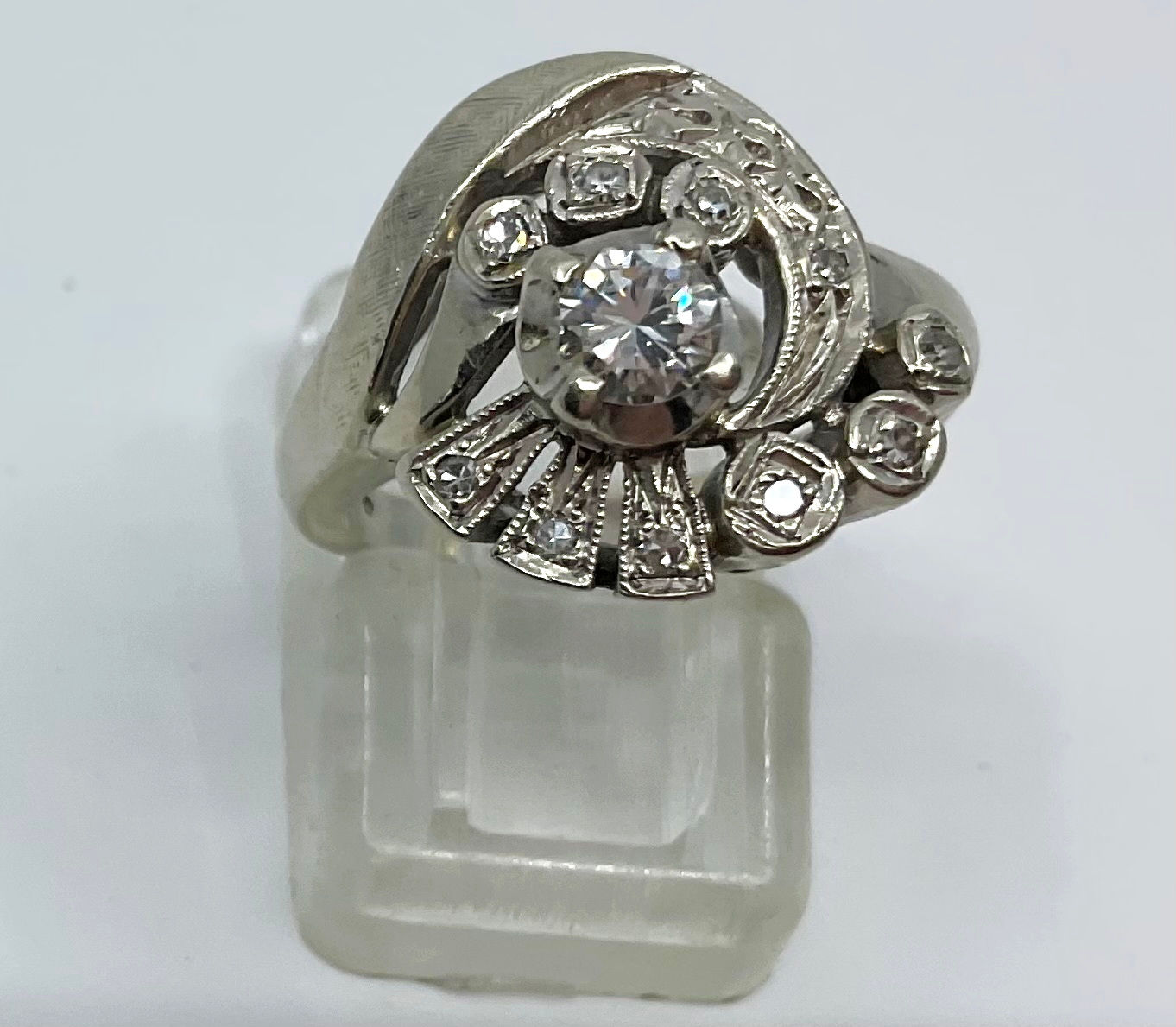 14CT 11 STONE DIAMOND RING