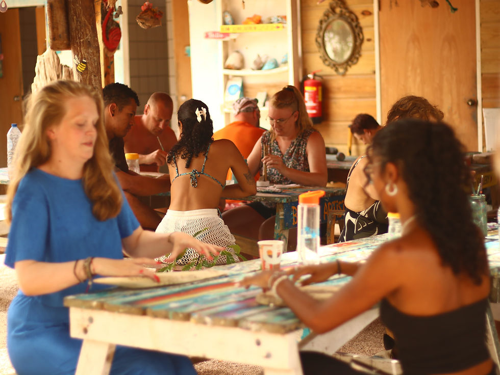 Driftwood Sign Workshop Curaçao
Driftwood art
Tugboat Beach