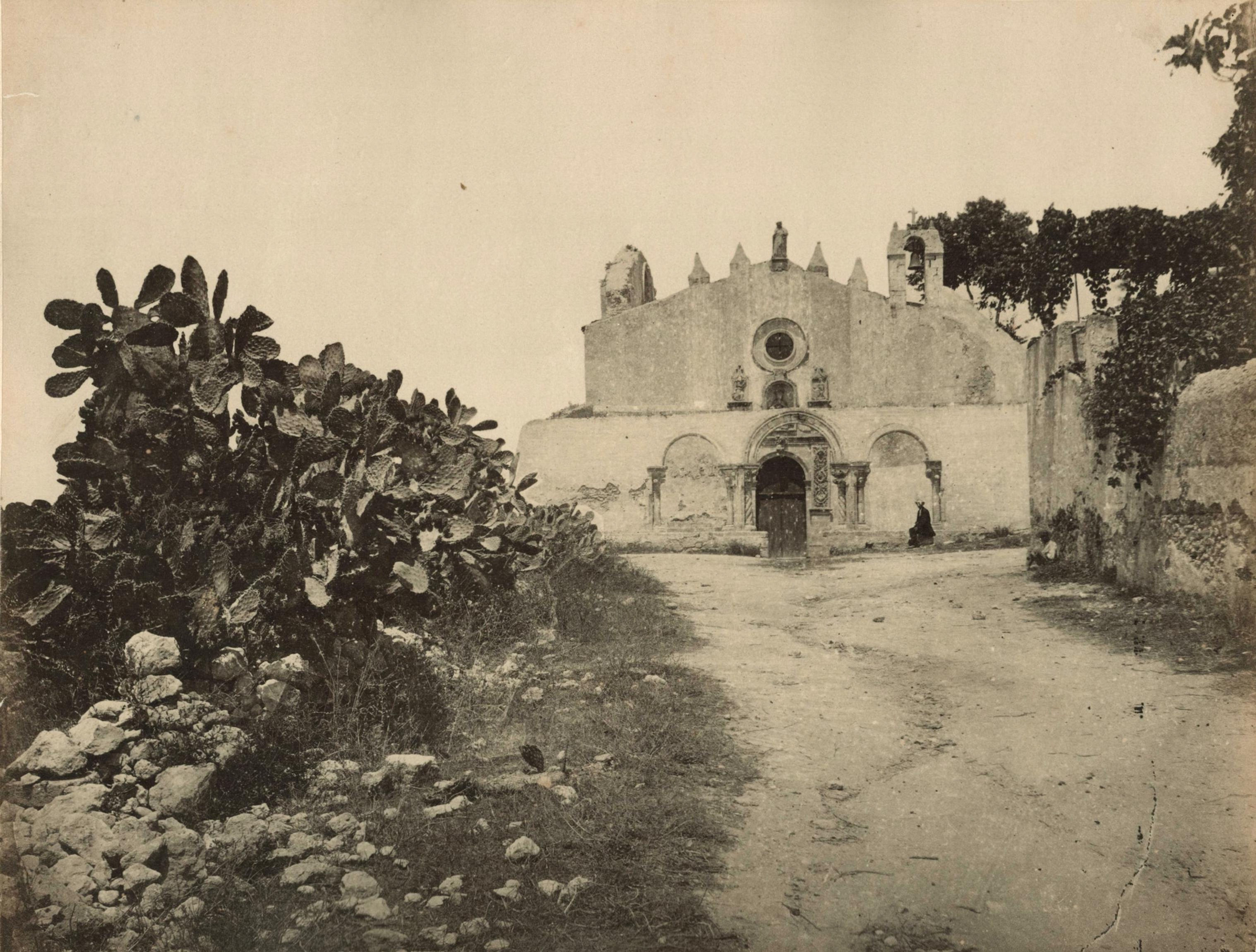 Entrée des Catacombes, Eglise San Giovanni, Syracuse, Italie circa 1880