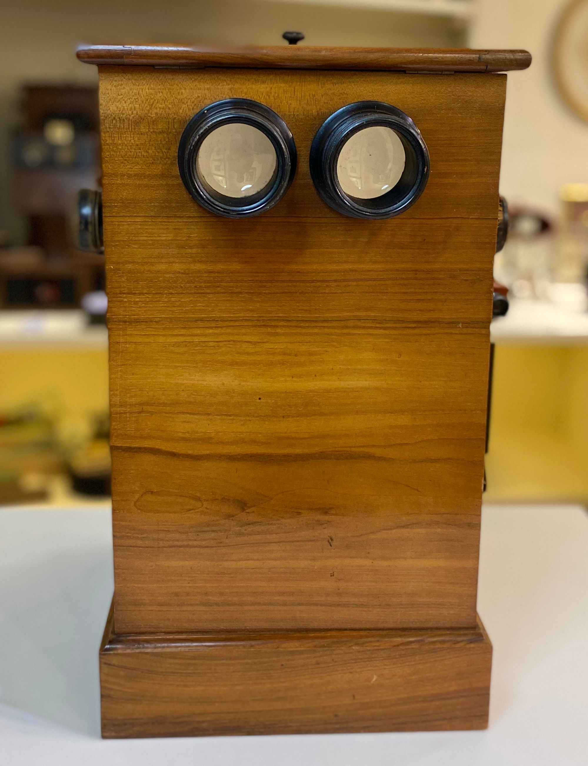 Tabletop stereoscope with 50 UK & USA cards by H.C. White & Co c.1903