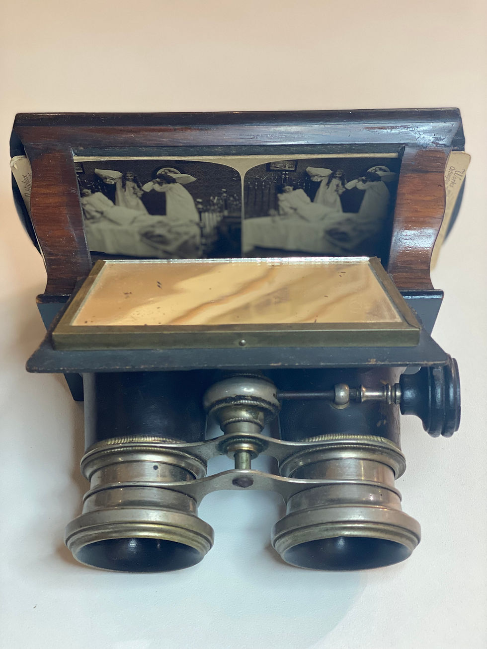 Miniature : Visionneuse stéréoscopique acajou avec carte stéréo "Underwood & Underwood"