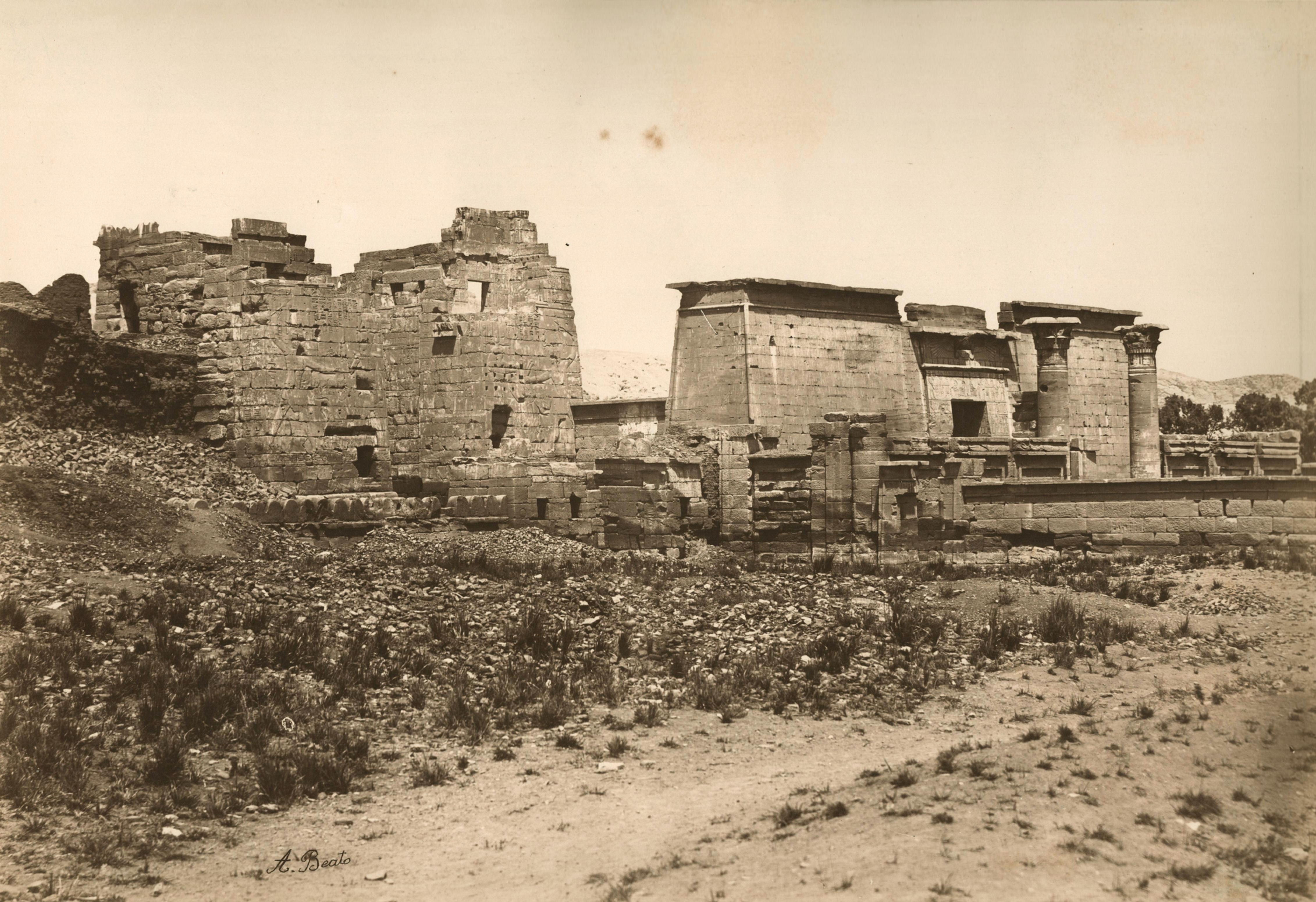 Antonio BEATO (1825-1905), Temple de Medinet Habou, Ramses III, Egypte c.1865