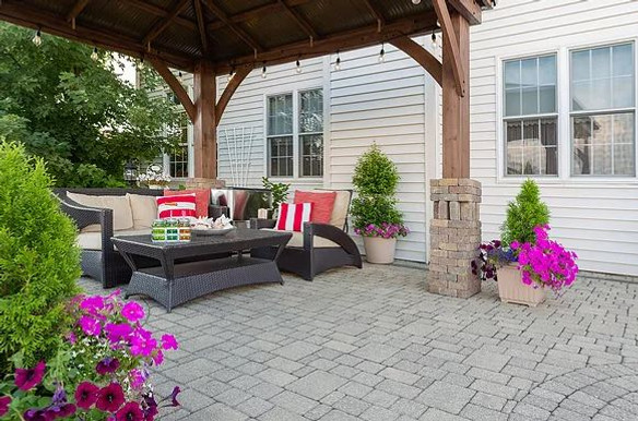 Patio-Stone-Pavers-Pillars-Outdoor-Livin