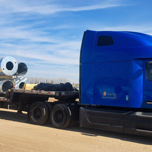 Where open-deck freight, manufacturing, and construction keep trucks moving  The Midwest has always been the backbone of American freight. Steel mills, equipment manufacturers, construction projects, agriculture, and energy infrastructure all rely heavily on flatbed and step deck trucking.