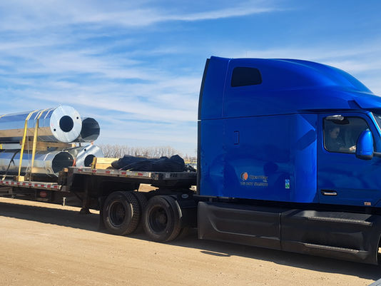Where open-deck freight, manufacturing, and construction keep trucks moving The Midwest has always been the backbone of American freight. Steel mills, equipment manufacturers, construction projects, agriculture, and energy infrastructure all rely heavily on flatbed and step deck trucking.