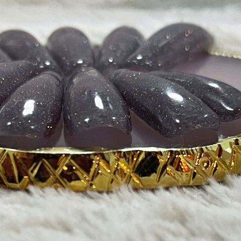 Dark glitter stiletto artificial nails