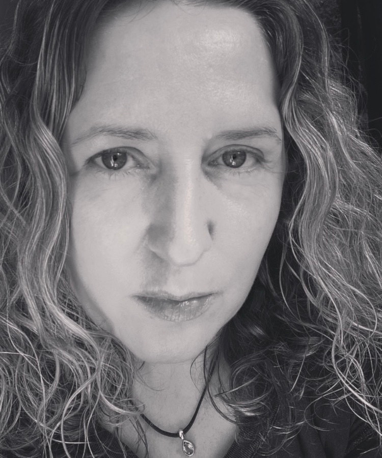 Singer songwriter Emma Lachevre