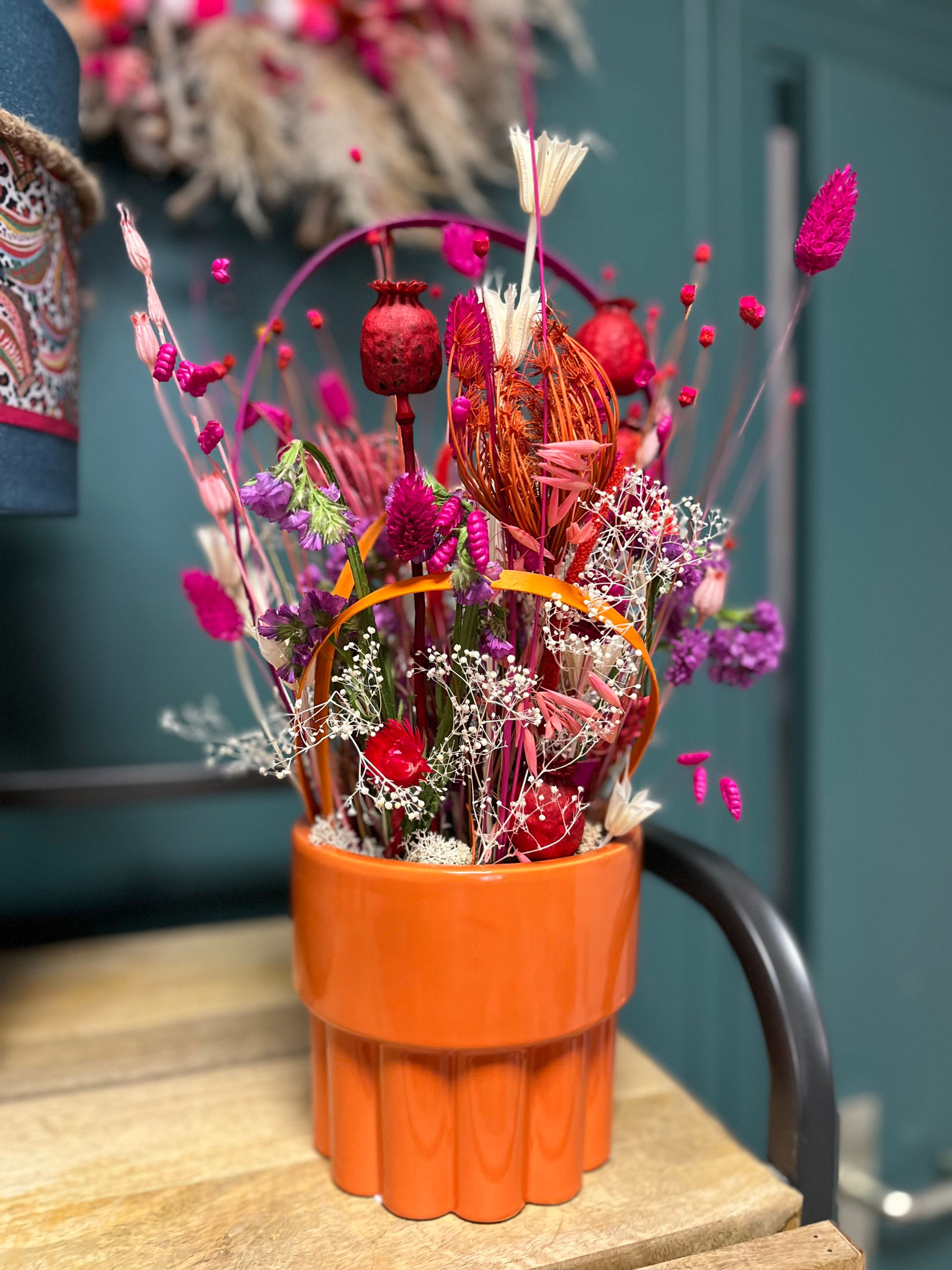Vase orange fleurs séchées tons chauds