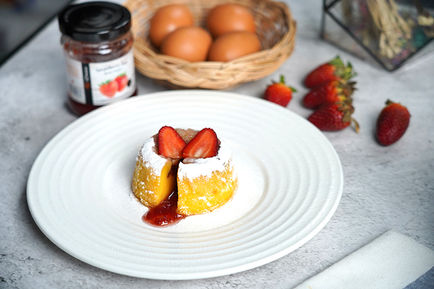 เค้กไวท์ช็อกโกแลตสตรอว์เบอร์รีลาวา Exclusive Recipes by Tops