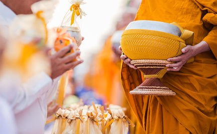 เตรียมของอะไรไป "ตักบาตรเทโว" ดี ?